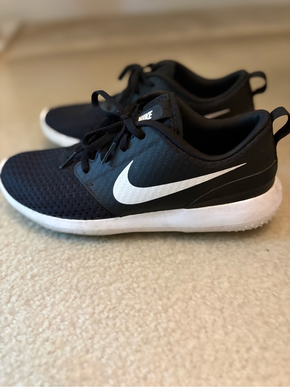 Nike Golf Women’s Roche Golf Shoes - Black and White